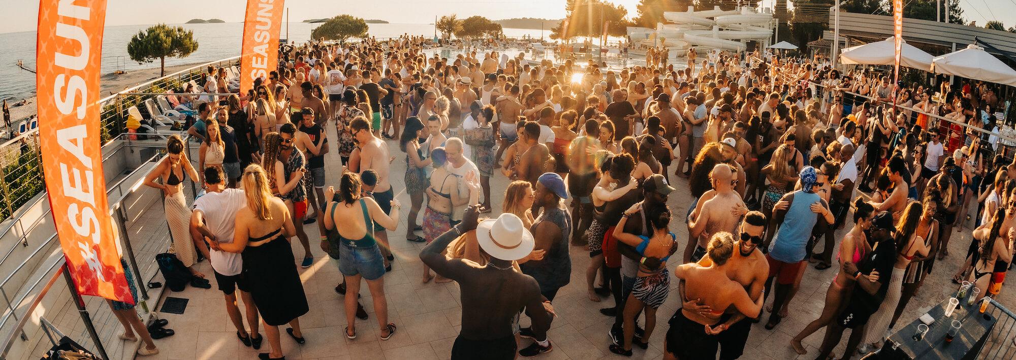 Beach parties - banner